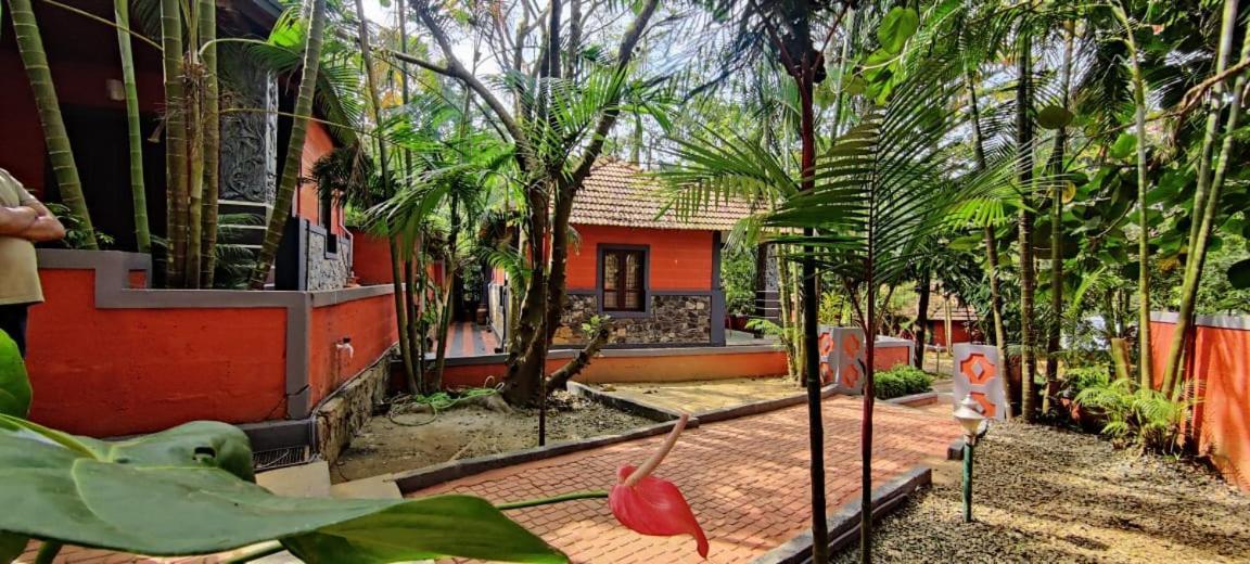 Clay Resort By Bestinn Leisure - Wayanad Padinjarathara Ngoại thất bức ảnh